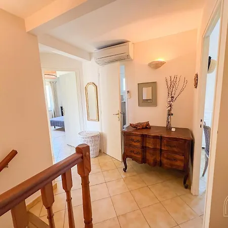 Casa de Férias Charmante Maison Provençale Proche De La