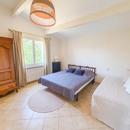 Casa de Férias Charmante Maison Provençale Proche De La *