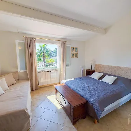 Casa de Férias Charmante Maison Provençale Proche De La *